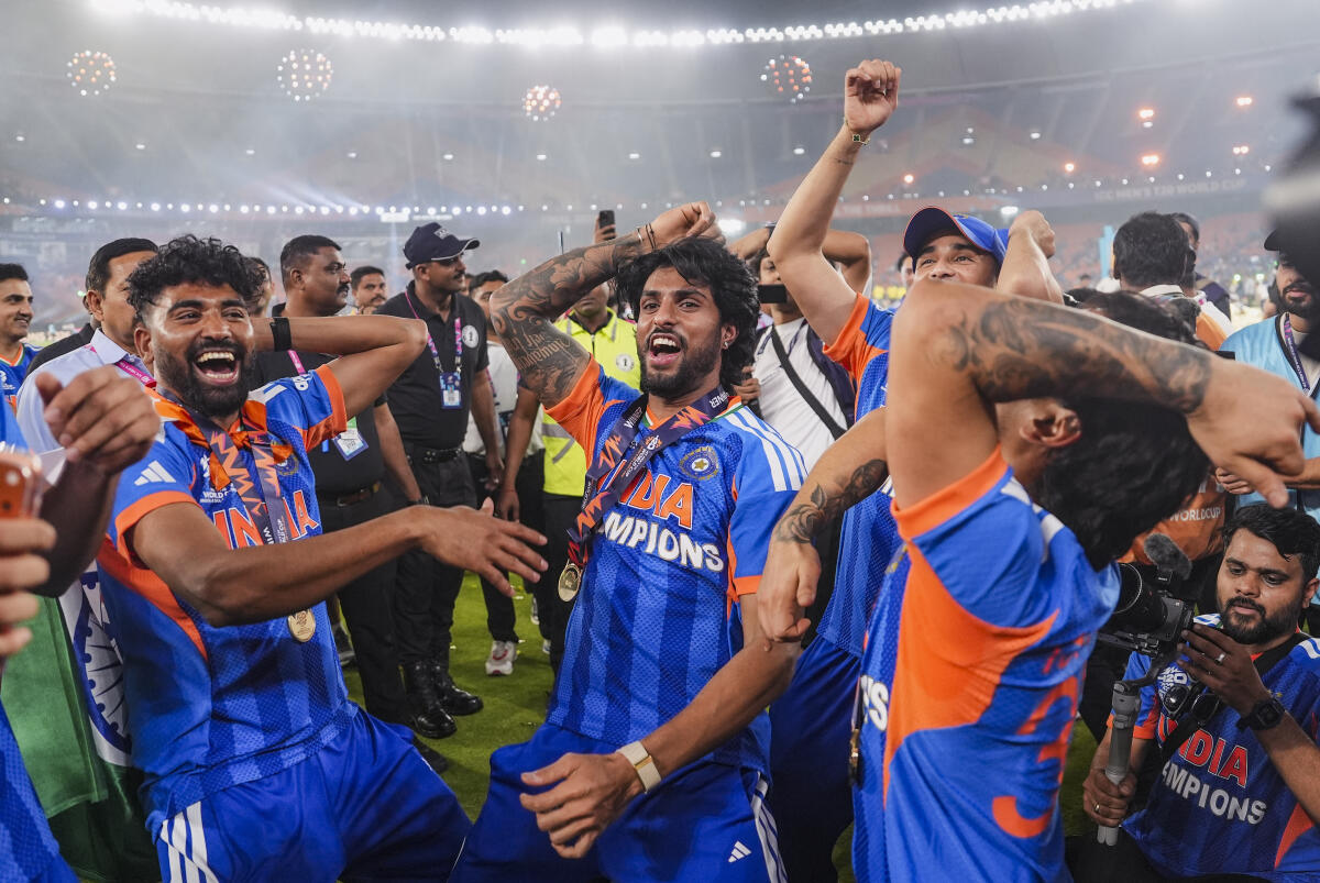 ಭಾರತ ತಂಡದ ಆಟಗಾರರು ಕುಣಿದು ಕುಪ್ಪಳಿಸಿದರು