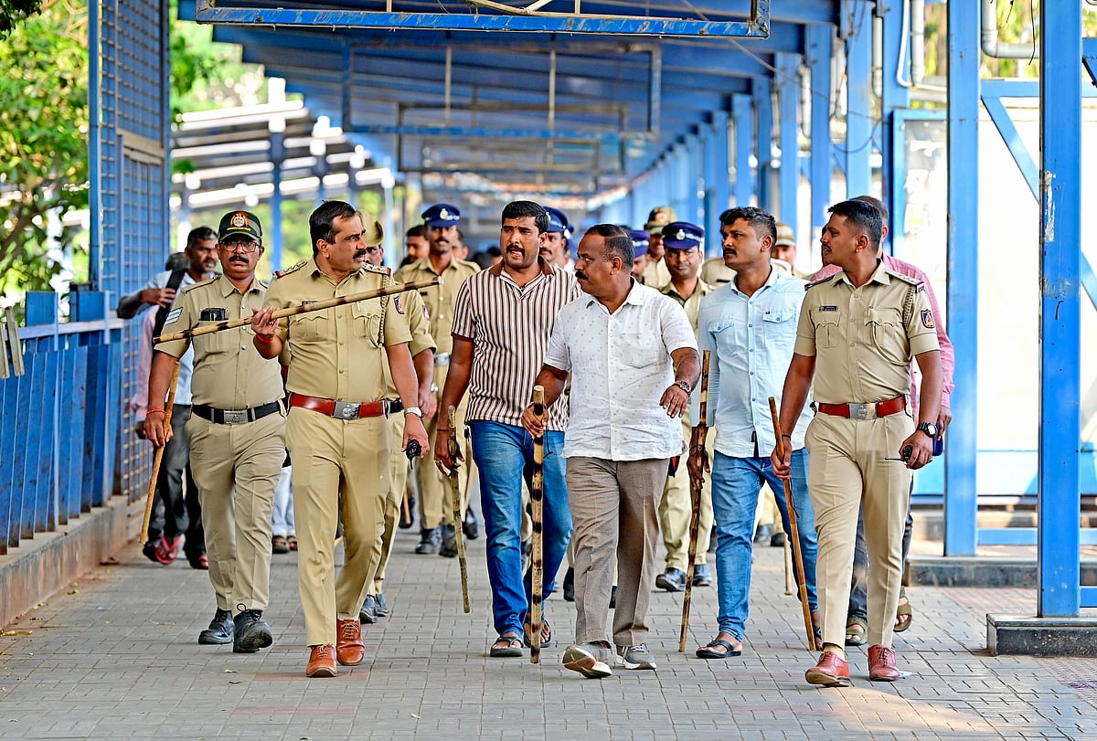 ನಿರ್ಭೀತಿಯಿಂದ ಓಡಾಡುವಂತಾದ ಮೆಜೆಸ್ಟಿಕ್: ನಿತ್ಯ ಪಥಸಂಚಲನ ನಡೆಸುತ್ತಿರುವ ಪೊಲೀಸರು