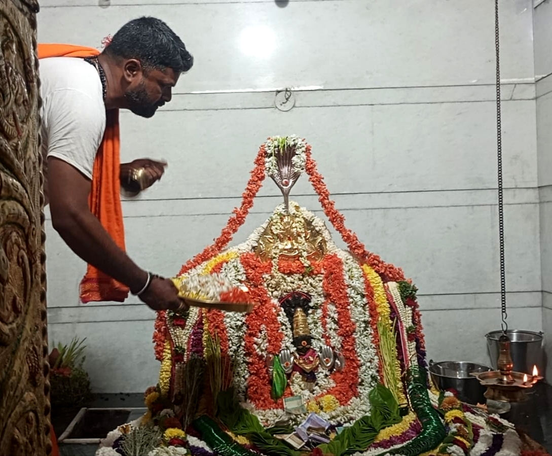 ಹಲಗೂರು ಸಮೀಪದ ಗುಂಡಾಪುರ ಗ್ರಾಮದಲ್ಲಿ ಜಾತ್ರೋತ್ಸವ ಪ್ರಯುಕ್ತ ವಿಶೇಷ ಪೂಜಾ ಕಾರ್ಯಕ್ರಮ ನಡೆಯಿತು.