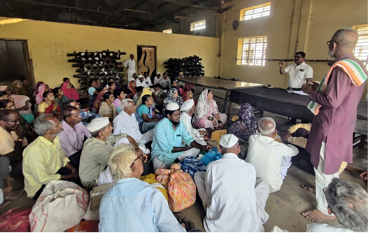 ಪರಿವರ್ತನಾ ಶುಲ್ಕ ನಗದು ರೂಪದಲ್ಲಿ ನೀಡಿ: ನೇಕಾರರ ಪ್ರತಿಭಟನೆ