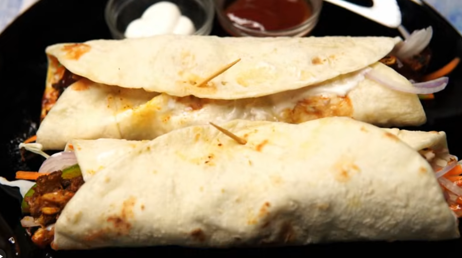 ಈಗ ಸವಿಯಲು ಸಿದ್ಧ ರೆಸ್ಟೋರೆಂಟ್ ಶೈಲಿಯ ಚಿಕನ್ ಶವರ್ಮಾ