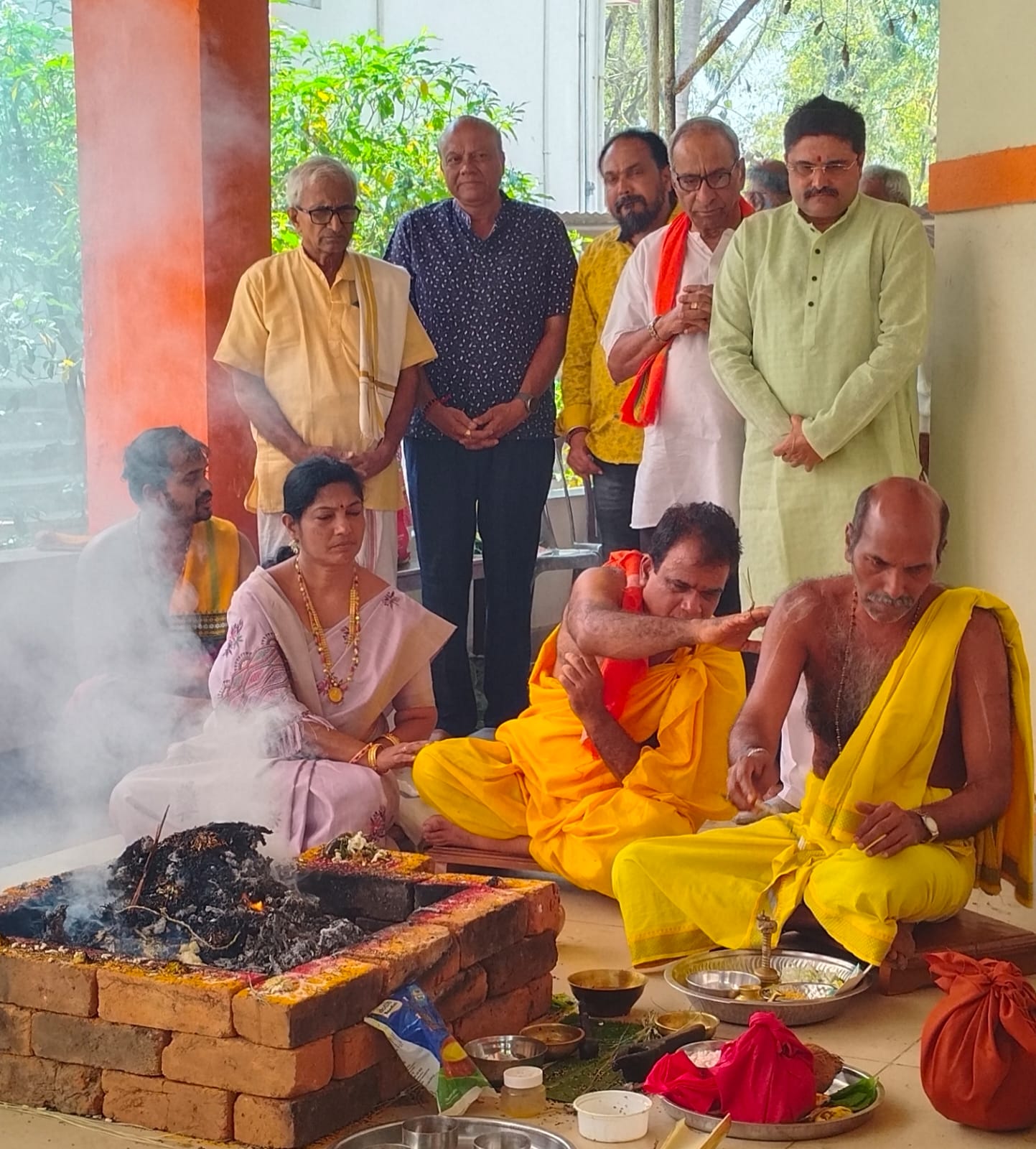ದಾಂಡೇಲಿ ಕುಳಗಿ ರಸ್ತೆಯ ಲಕ್ಷ್ಮೀ ವೆಂಕಟರಮಣ ದೇವಸ್ಥಾನದ 34 ನೇ ಪ್ರತಿಷ್ಠಾನ ವರ್ಧಂತಿ ಕಾರ್ಯಕ್ರಮದಲ್ಲಿ ಮಾಜಿ ಶಾಸಕ ಸುನೀಲ ಹೆಗಡೆ ಭಾಗವಹಿಸಿದ್ದರು.