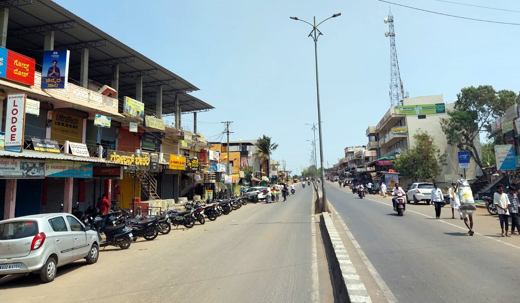 ಹುಣಸಗಿ ಪಟ್ಟಣದಲ್ಲಿ ಮಾದಿಗ ಸಮನ್ವಯ ಸಮಿತಿಯಿಂದ ಹಮ್ಮಿಕೊಂಡಿದ್ದ ಹುಣಸಗಿ ಬಂದ್‌ಗೆ ಬೆಂಬಲಿಸಿ ಅಂಗಡಿ ಮುಂಗಟ್ಟುಗಳು ಮಧ್ಯಾಹ್ನದವರೆಗೂ ಬಂದ್‌ ಮಾಡಲಾಯಿತು