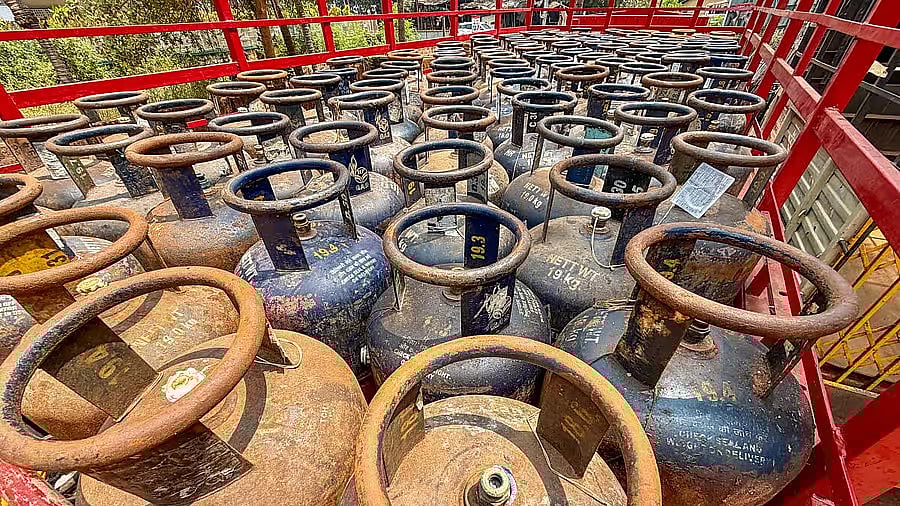 ಗ್ಯಾಸ್‌ ಟ್ರಬಲ್‌: ಸಿಲಿಂಡರ್‌ಗಾಗಿ ಕಾಯುವ ದಿನಗಳಿಂದ ಕೊಳವೆಯ LPG ವರೆಗೆ...