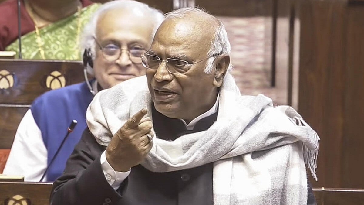 ಫಾರೂಕ್ ಮೇಲೆ ದಾಳಿ: ಮೋದಿ ಆಡಳಿತದಲ್ಲಿ ಕಾಶ್ಮೀರಿಗಳಿಗೆ ರಕ್ಷಣೆ ಇಲ್ಲ ಎಂದ ಖರ್ಗೆ