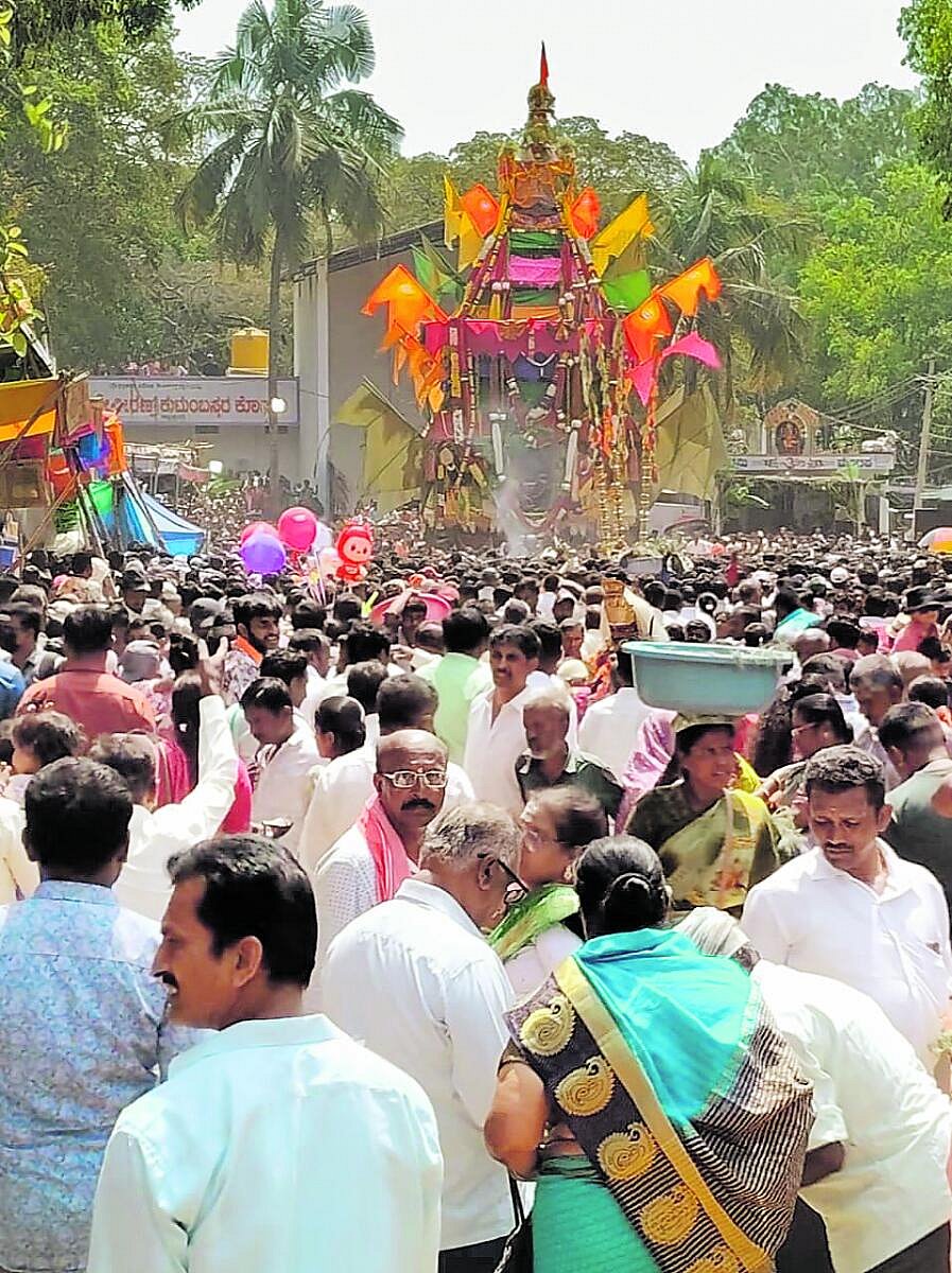  ದಾಬಸ್ ಪೇಟೆ: ವೀರಭದ್ರಸ್ವಾಮಿ ರಥೋತ್ಸವ