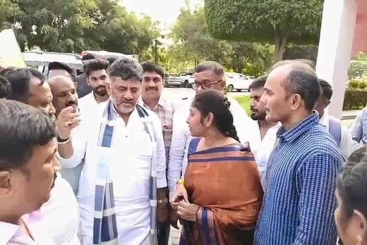 ಬಿಡದಿಯ ವಂಡರ್‌ಲಾ ಬಳಿ ಡಿ.ಕೆ.ಶಿವಕುಮಾರ್ ಭೇಟಿ ಮಾಡಿದ ವೀರಪ್ಪನ್ ಪುತ್ರಿ
