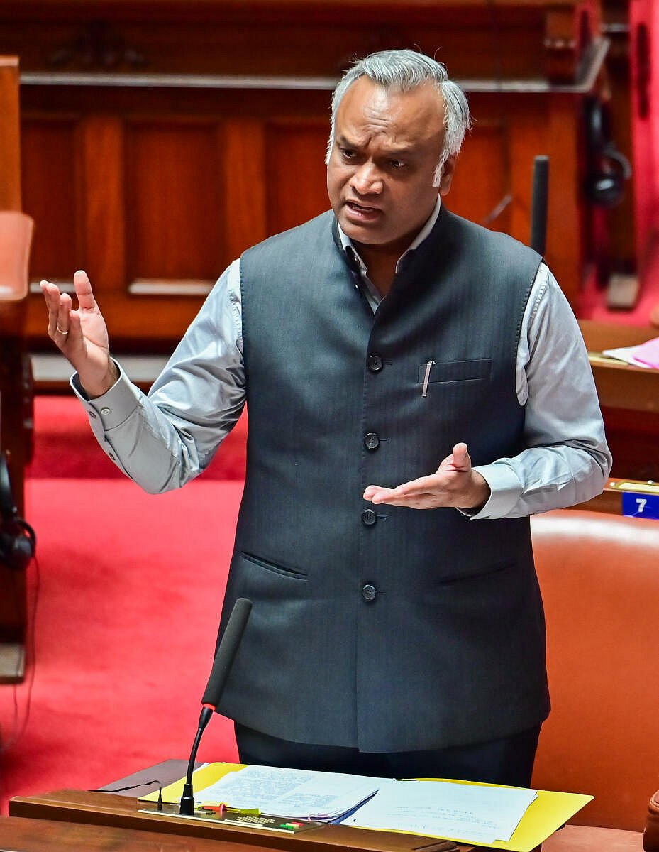 ಕುಮಾರಸ್ವಾಮಿಯನ್ನು ಮುಖ್ಯಮಂತ್ರಿ ಮಾಡಲು ಮೋದಿ, ಶಾ ಸಿದ್ಧತೆ: ಪ್ರಿಯಾಂಕ್ ಖರ್ಗೆ