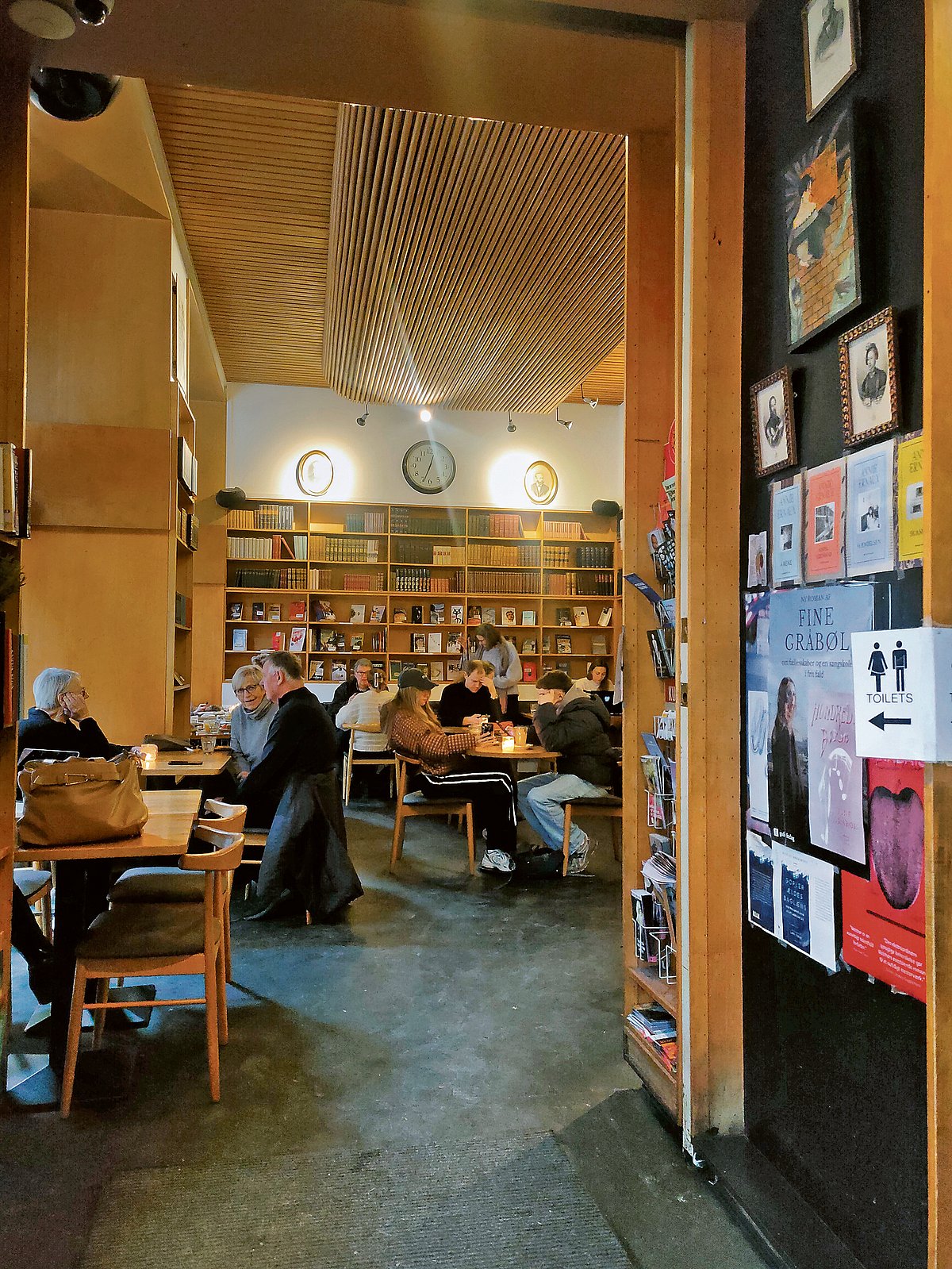 Book Cafe: ಕಾಫಿಯ ಘಮಲು, ಪುಸ್ತಕಗಳ ನೆರಳು