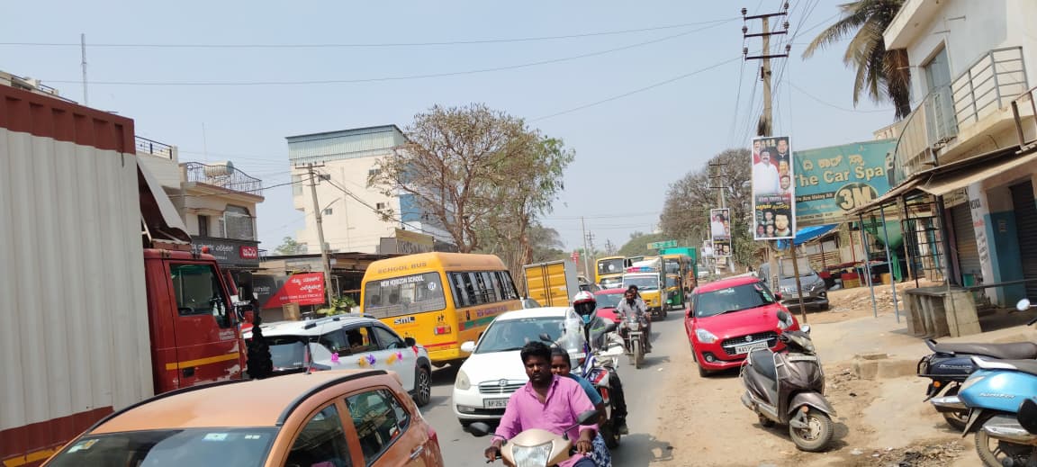 ದೊಡ್ಡಗಟ್ಟಿಗನಬ್ಬೆ ರಸ್ತೆಯಲ್ಲಿ ವಾಹನ ಸವಾರರ ಪರದಾಟ