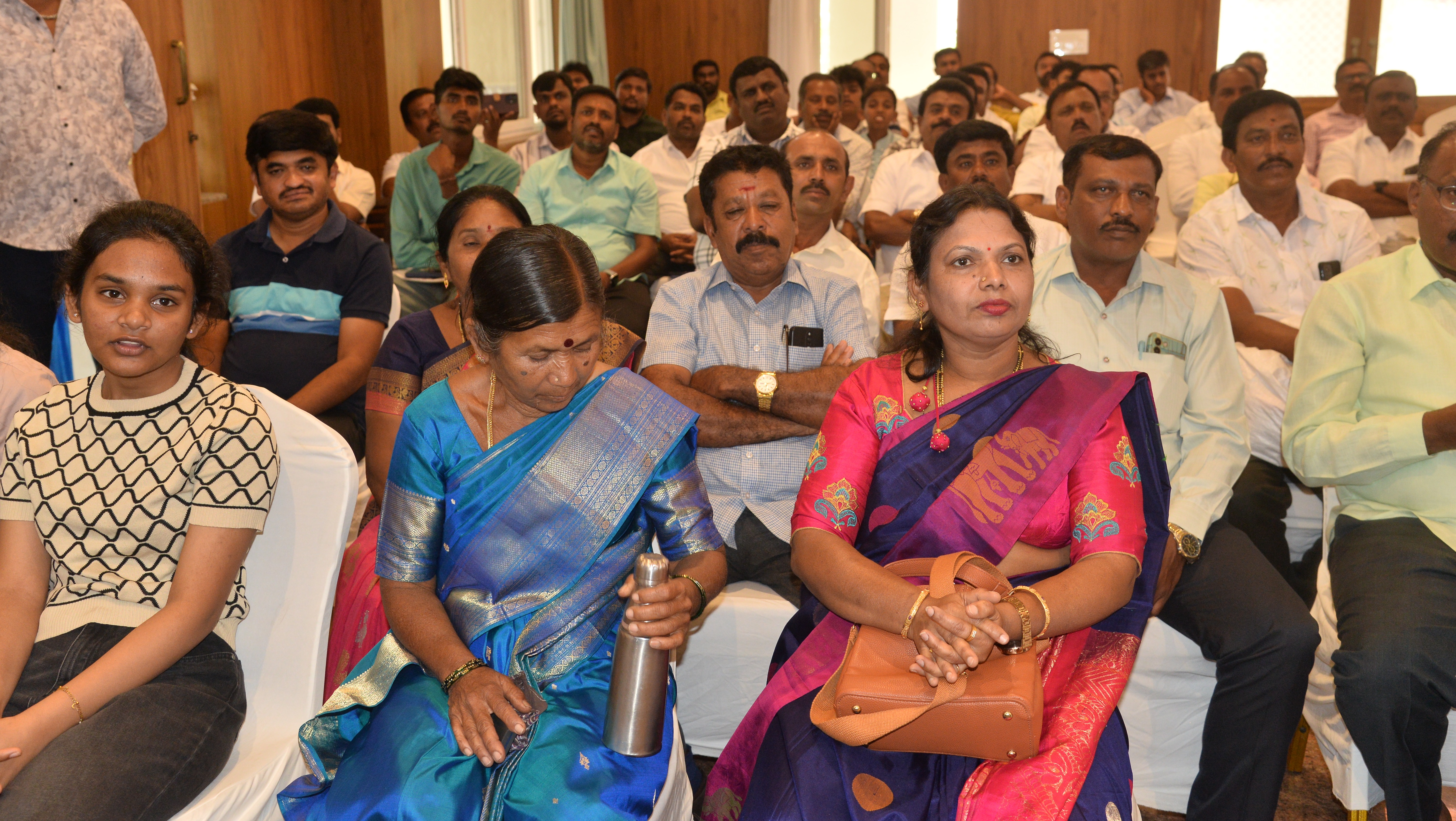 ಕಾರ್ಯಕ್ರಮದಲ್ಲಿ ಪಾಲ್ಗೊಂಡಿದ್ದ ಸಾಧಕರ ಪೋಷಕರು ಹಾಗೂ ಒಕ್ಕಲಿಗ ಸಮುದಾಯದ ಮುಖಂಡರು
