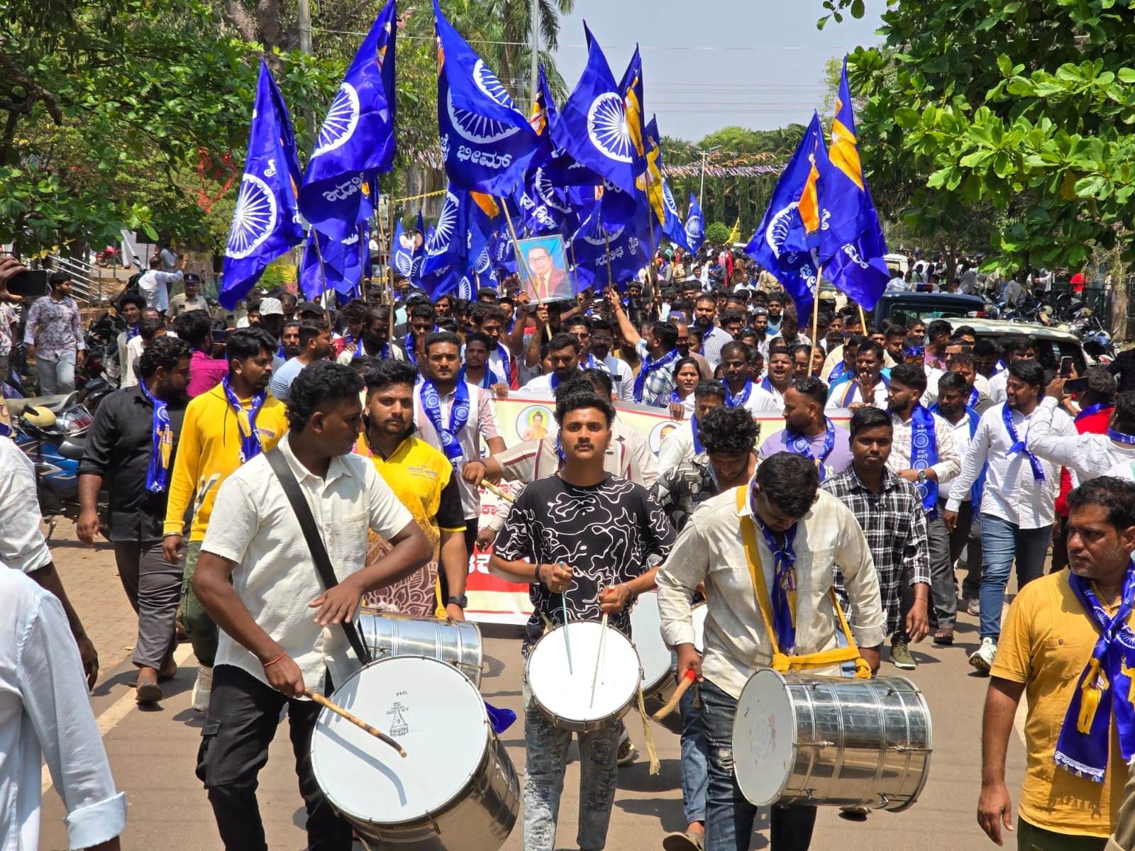 ಕರ್ನಾಟಕ ವಿವಿಯ ಶಾಲೆ ಹುದ್ದೆಗಳ ನೇಮಕಾತಿಯಲ್ಲಿ ಅಕ್ರಮ ಆರೋಪ: ಪ್ರತಿಭಟನೆ