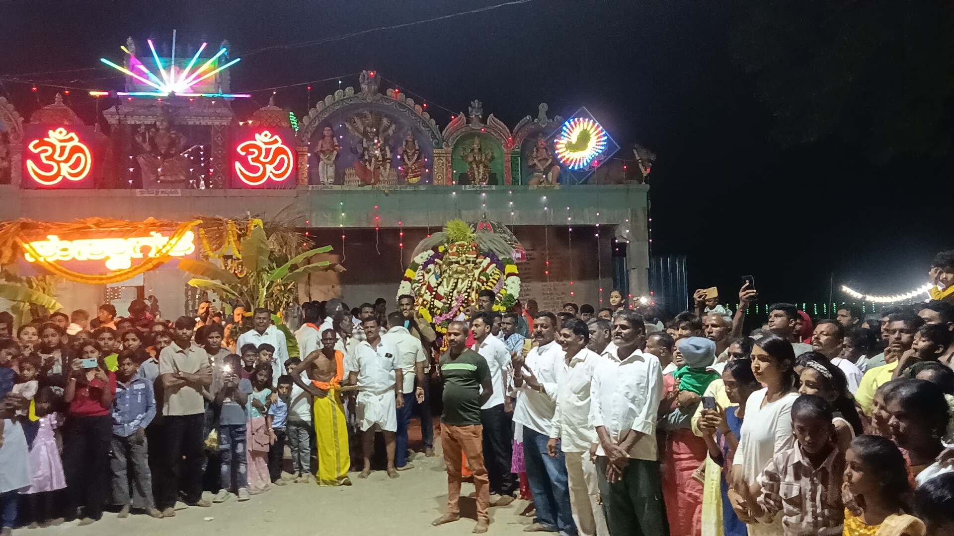 ನುಗ್ಗೇಹಳ್ಳಿ ಗ್ರಾಮದ ಗ್ರಾಮ ದೇವತೆ ಶ್ರೀ ನುಗ್ಗೇಹಳ್ಳಿ ಅಮ್ಮನವರ ಬ್ರಹ್ಮರಥೋತ್ಸವ ಜಾತ್ರಾ ಮಹೋತ್ಸವದ ಅಂಗವಾಗಿ ದೇವರ ಉತ್ಸವ ನೆರವೇರಿತು 