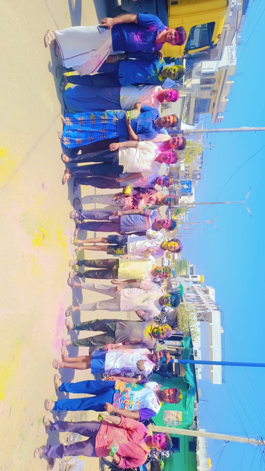 ಹಟ್ಟಿ ಚಿನ್ನದ ಗಣಿ ಪಾಮನಕೆಲ್ಲೂರು ಕ್ರಾಸ್ ಬಳಿ ಯುವಕರು ಹೋಳಿ‌ಹಬ್ಬದ‌ ದಿನ ಬಣ್ಣದಾಟದಲ್ಲಿ ತೊಡಗಿ‌ ಸಂಭ್ರಮಿಸಿದರು.