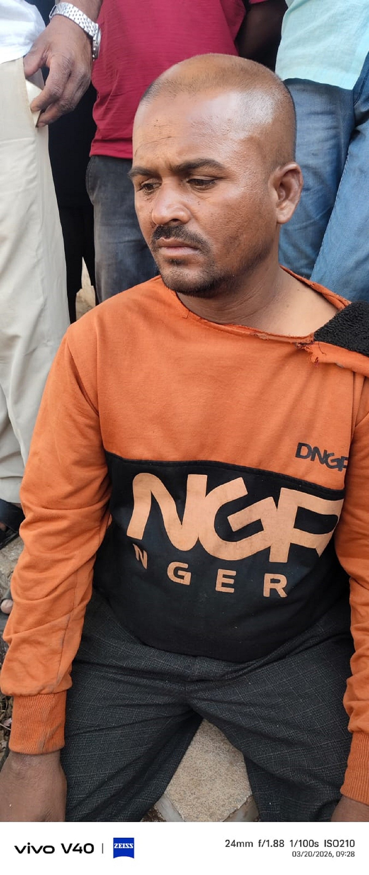 ಚಿಂಚೋಳಿ: ಶ್ರೀಗಂಧದ ಮರ ಕಡಿದು ಕಳವು ಮಾಡುವಾಗ ಬಾವಿಗೆ ಬಿದ್ದ ಯುವಕ ಪೊಲೀಸರ ಬಲೆಗೆ