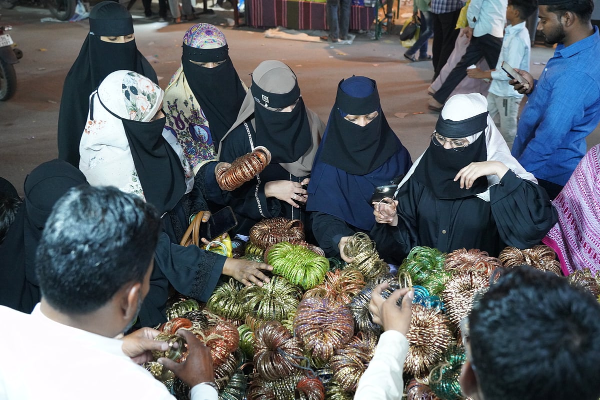 ಈದ್ ಉಲ್ ಫಿತ್ರ್: ಬಿಸಿಲೂರಲ್ಲಿ ಖರೀದಿ ಭರಾಟೆ