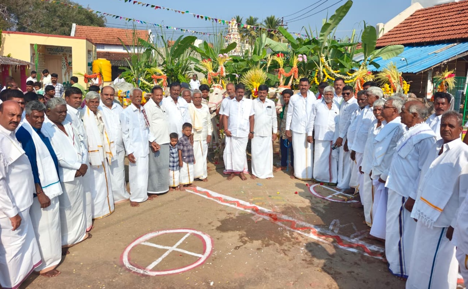 ಯುಗಾದಿ ದಿನ ಗ್ರಾಮಸ್ಥರೆಲ್ಲರೂ ಸೇರಿ ಹಬ್ಬವನ್ನು ಆಚರಿಸಿದರು