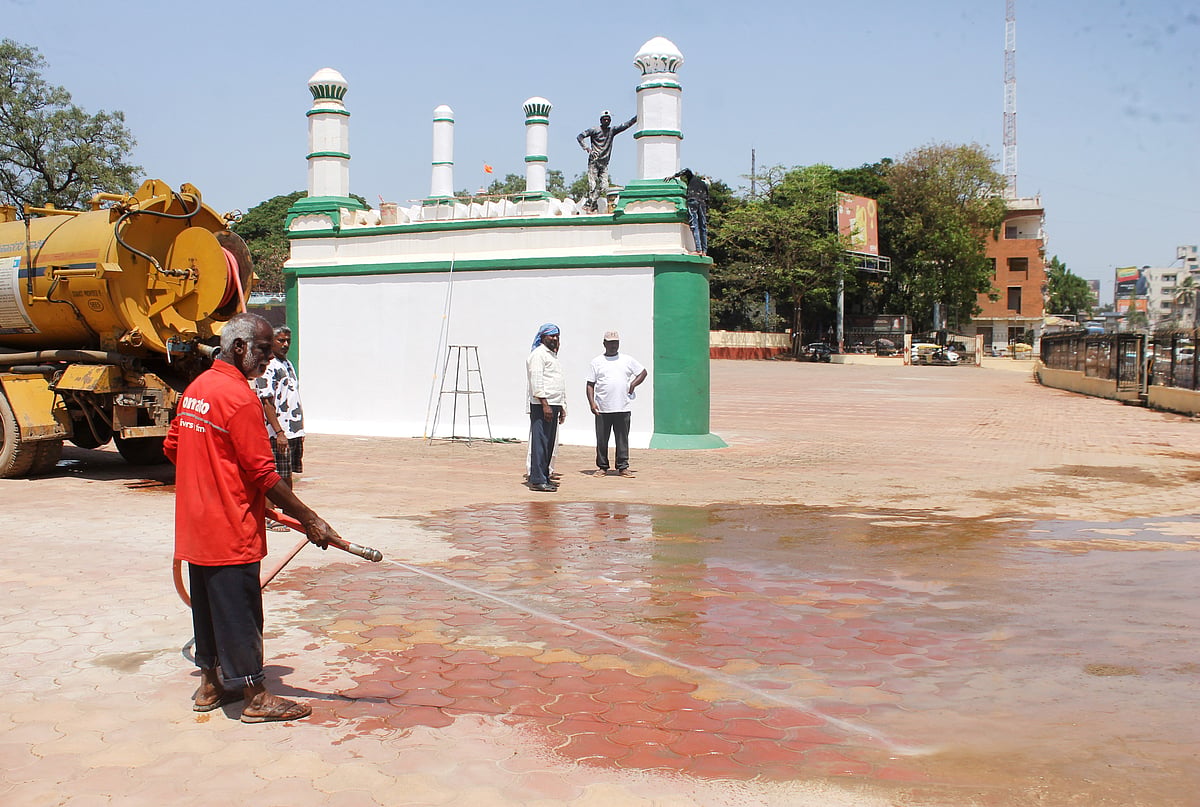 ಈದ್‌ | ಸಾಮೂಹಿಕ ಪ್ರಾರ್ಥನೆ; ಮಸೀದಿ, ಈದ್ಗಾ ಮೈದಾನದಲ್ಲಿ ಸಿದ್ಧತೆ