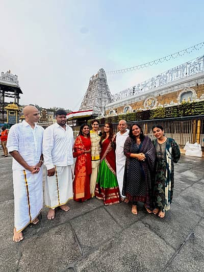 ರವೀನಾ ಟಂಡನ್ ಪುತ್ರಿ ರಾಶಾ ಕೂಡ ತಿರುಪತಿ ದರ್ಶನ ಪಡೆದುಕೊಂಡಿದ್ದಾರೆ.