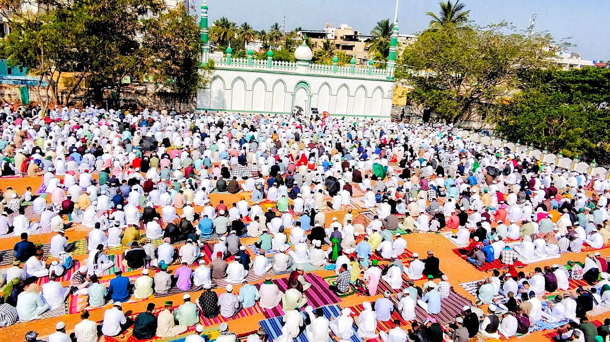 ವಿಜಯನಗರ ಜಿಲ್ಲೆಯಾದ್ಯಂತ ರಂಜಾನ್ ಹಬ್ಬದ ಸಂಭ್ರಮ