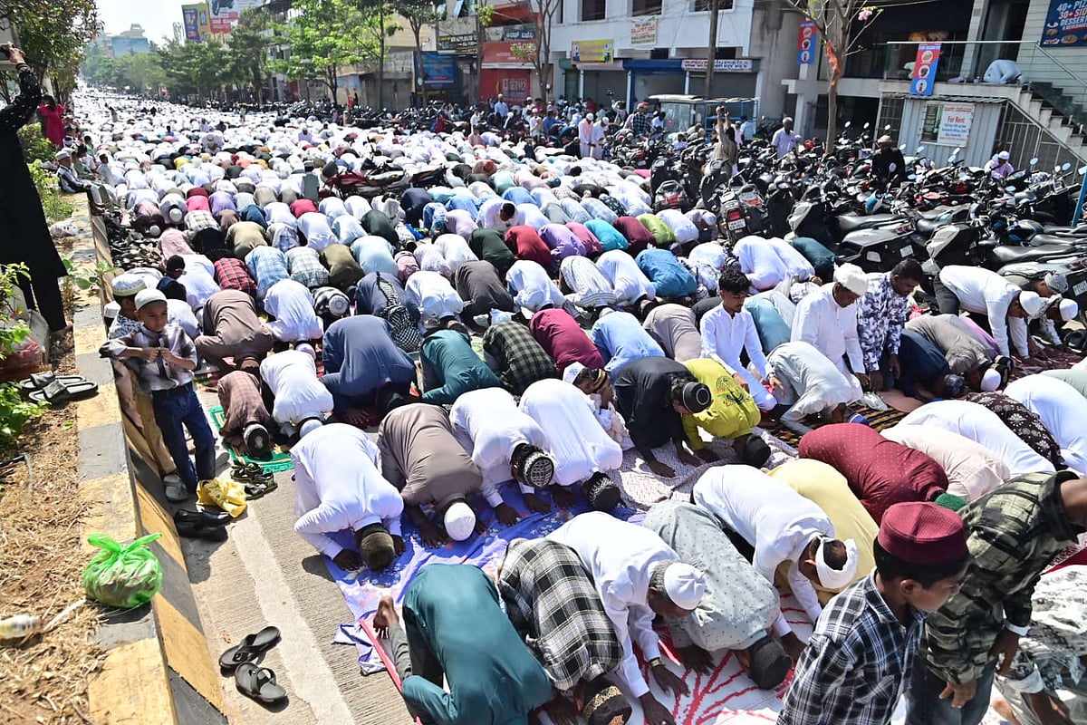 ದಾವಣಗೆರೆ: ‘ಈದ್‌–ಉಲ್‌– ಫಿತ್ರ್‌’ ಸಂಭ್ರಮ, ಸಾಮೂಹಿಕ ಪ್ರಾರ್ಥನೆ 
