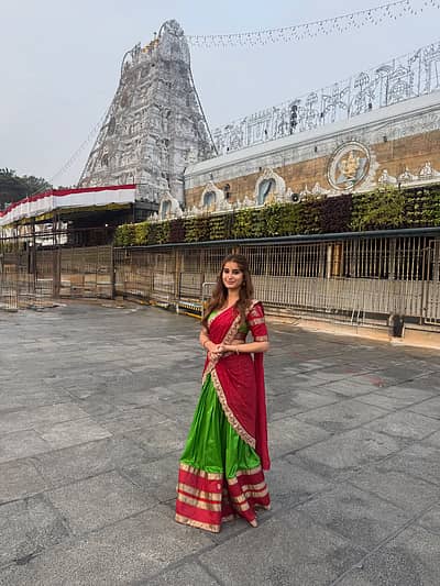 ಚಿತ್ರಗಳನ್ನು ಹಂಚಿಕೊಂಡ ರವೀನಾ, ‘ ಕುಟುಂಬದವರ ಜೊತೆ ತಿರುಪತಿಯಲ್ಲಿ ದೇವರ ಆಶೀರ್ವಾದ ಪಡೆಯುವ ಮೂಲಕ ರಾಶಾ ಅವರ ಹುಟ್ಟು ಹಬ್ಬ ಆಚರಿಸಲಾಯಿತು’ ಎಂದು ಬರೆದುಕೊಂಡಿದ್ದಾರೆ.