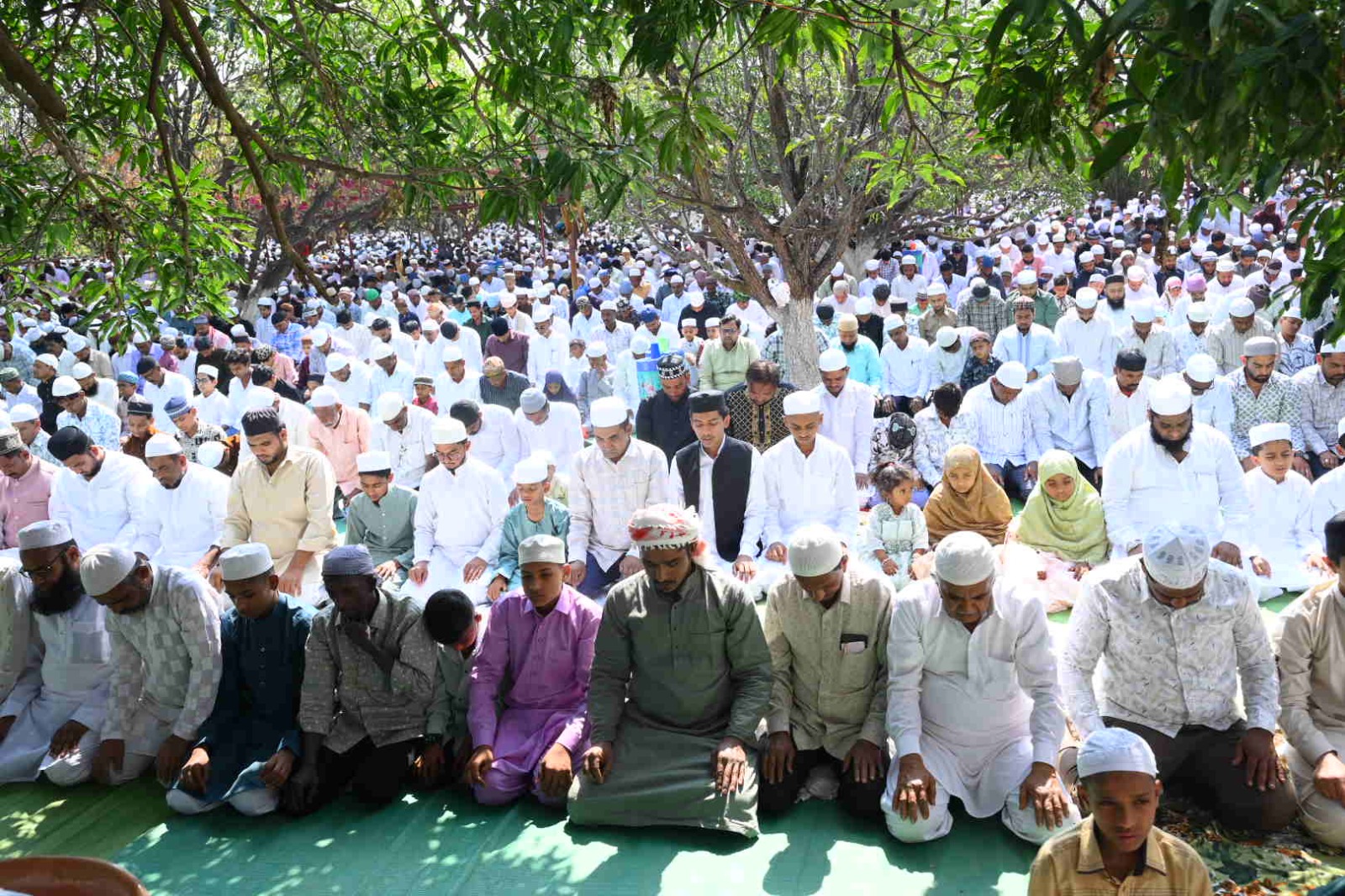 ಬೀದರ್‌ ಜಿಲ್ಲೆಯಾದ್ಯಂತ ಸಂಭ್ರಮದಿಂದ ಈದ್‌–ಉಲ್‌–ಫಿತ್ರ್‌ ಆಚರಣೆ