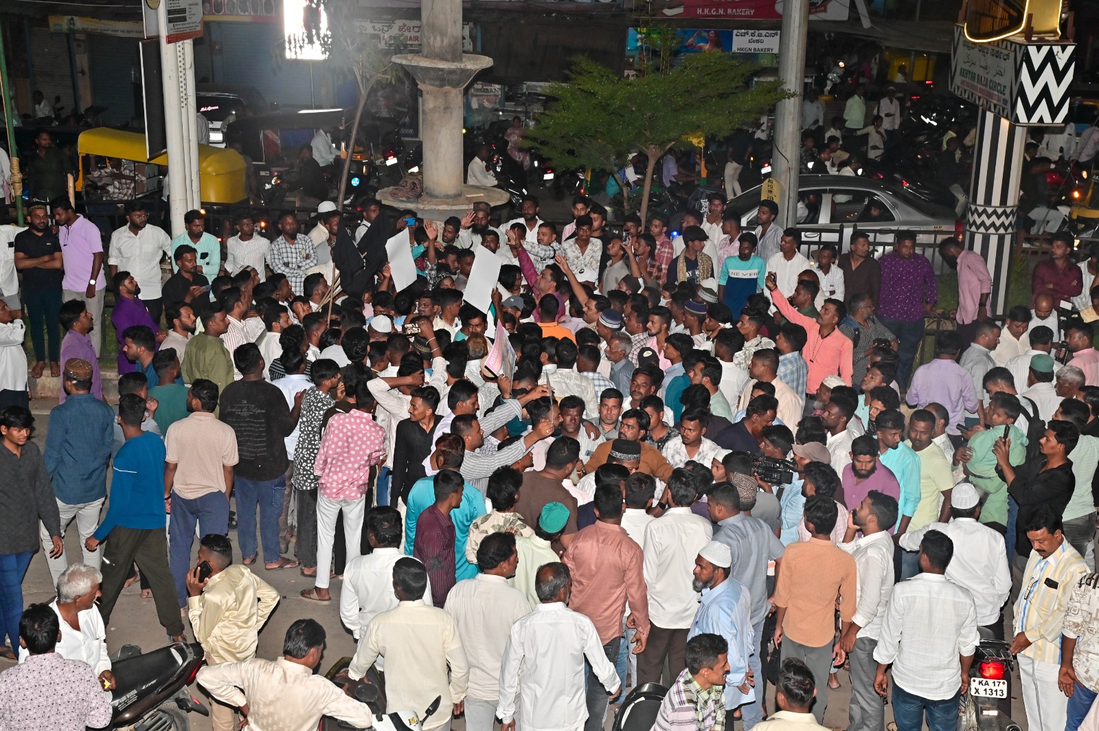 ದಾವಣಗೆರೆ ಉಪಚುನಾವಣೆ; ಮುಸ್ಲಿಮರಿಗೆ ಕೈತಪ್ಪಿದ ಕಾಂಗ್ರೆಸ್ ಟಿಕೆಟ್: ಪ್ರತಿಭಟನೆ