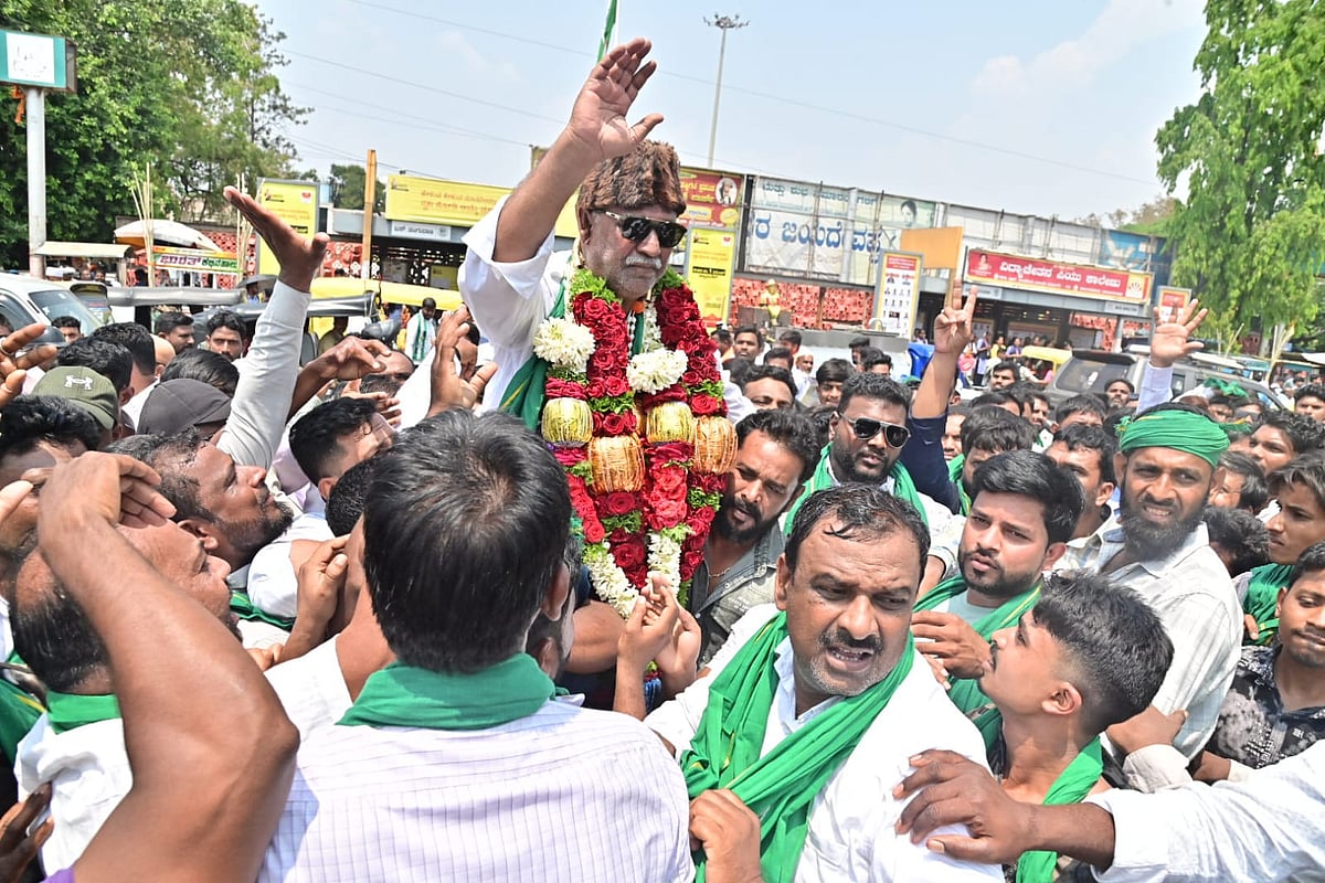 ದಾವಣಗೆರೆ ಉಪಚುನಾವಣೆ: ಕಾಂಗ್ರೆಸ್‌ ಬಂಡಾಯ ಅಭ್ಯರ್ಥಿ ಸಾದಿಕ್‌ ನಾಮಪತ್ರ ಸಲ್ಲಿಕೆ