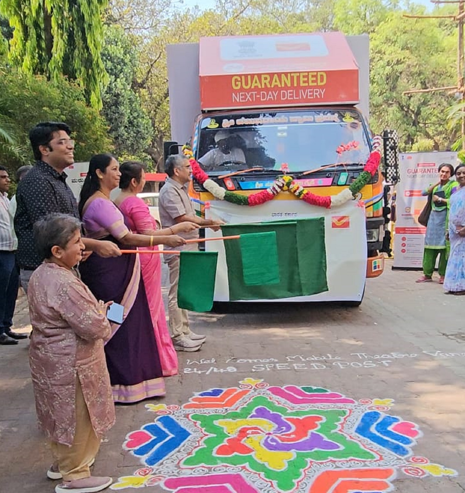ಭಾರತೀಯ ಅಂಚೆ:  ಮೊಬೈಲ್ ಥಿಯೇಟರ್‌ ವ್ಯಾನ್‌ಗೆ ಚಾಲನೆ 