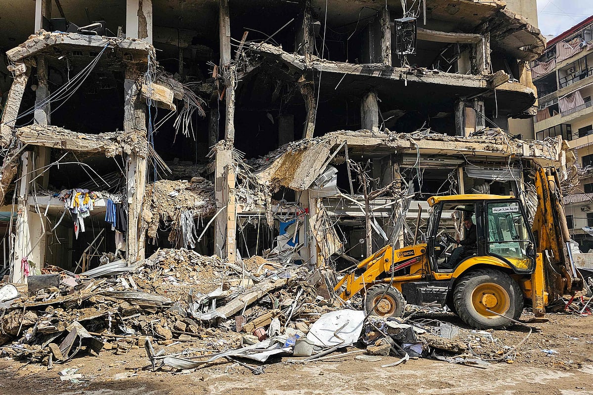 Iran–Israel Conflict: ಇರಾನ್‌ ಶಸ್ತ್ರಾಗಾರದ ಮೇಲೆ ಇಸ್ರೇಲ್ ದಾಳಿ  