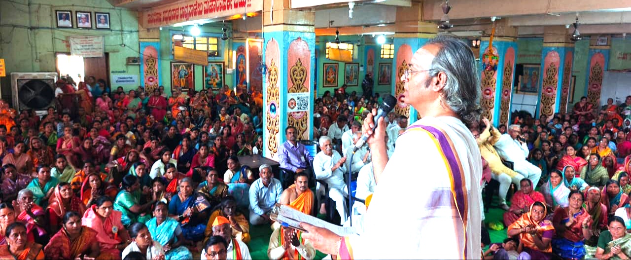 -ಹೊರ್ತಿ ಸಮೀಪದ ಕನ್ನೂರು ಶಾಂತಿ. ಕುಟೀರ ಆಶ್ರಮದಲ್ಲಿ ರಾಮ ನವಮಿಯ ಜಯಂತಿ ಪ್ರಯುಕ್ತ ಗುರುವಾರ ರಾಮನ ಭಾವಚಿತ್ರಕ್ಕೆ ಕುಟೀರದ ಗಣ್ಯರು ವಿಶೇಷ ಪೂಜೆ ಸಲ್ಲಿಸಿದರು.ರಾಮರಾಜ್ಯ ಕಲಾ ಮೇಳದ ಅಧ್ಯಕ್ಷ ಶ್ರೀಕೃಷ್ಣ ಸಂಪಗಾಂವಕರ ಮಹಾರಾಜರು ಮಾತನಾಡಿದರು.4
