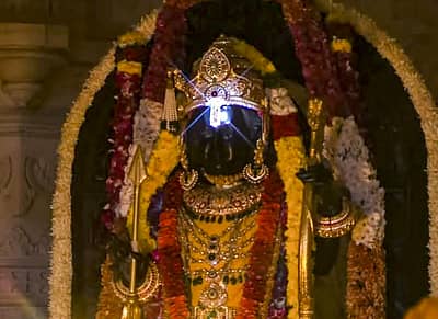 ಉತ್ತರ ಪ್ರದೇಶದ ಅಯೋಧ್ಯೆಯಲ್ಲಿರುವ 'ಶ್ರೀ ರಾಮ ಜನ್ಮಭೂಮಿ ದೇವಾಲಯ'ದಲ್ಲಿ ಭಗವಾನ್ ರಾಮನ 'ಸೂರ್ಯ ತಿಲಕ'ದ ನೋಟ..