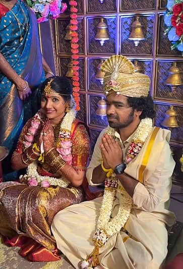 ವಿವಾಹದ ಚಿತ್ರಗಳನ್ನು ನಟ ಚಿಲ್ಲರ್ ಮಂಜು ಸಾಮಾಜಿಕ ಮಾಧ್ಯಮದಲ್ಲಿ ಹಂಚಿಕೊಂಡಿದ್ದಾರೆ.
