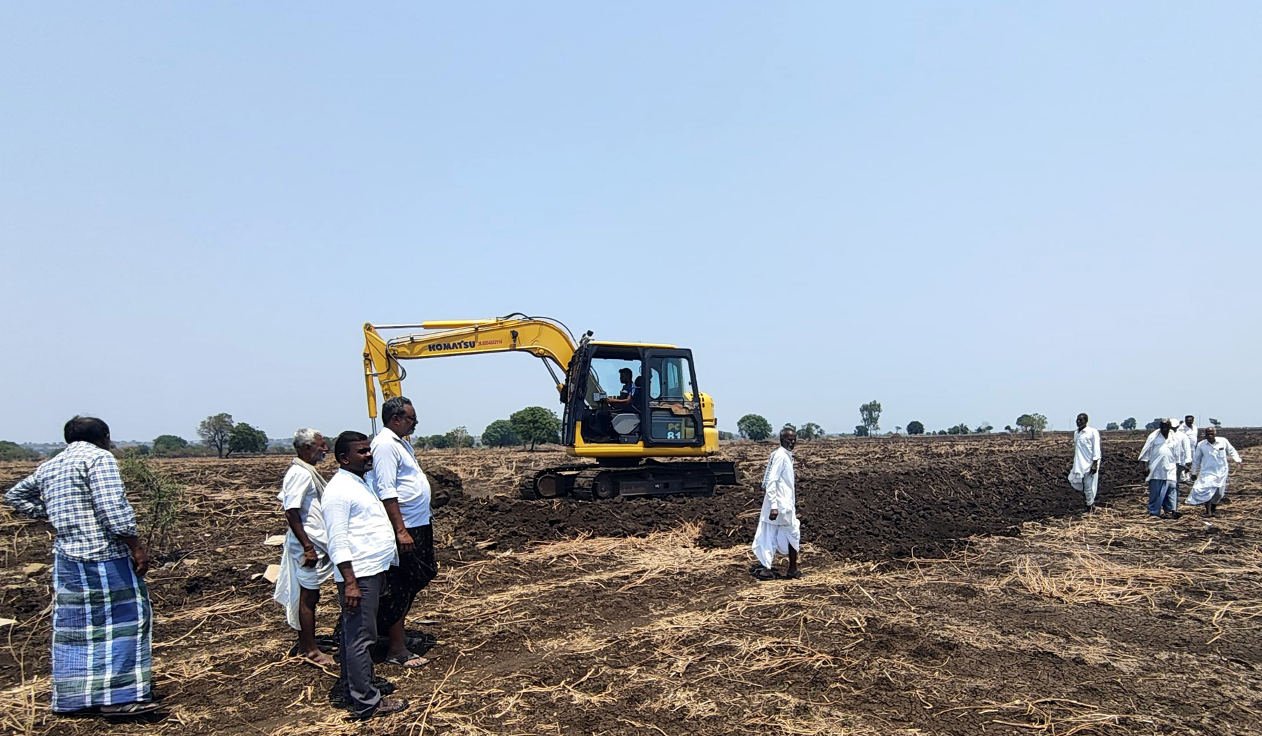 ಹುಣಸಗಿ ತಾಲ್ಲೂಕಿನ ಮುದನೂರು ಗ್ರಾಮದಿಂದ ತಳ್ಳಳ್ಳಿ ಗ್ರಾಮಕ್ಕೆ ತೆರಳುವ ರಸ್ತೆ ನಿರ್ಮಾಣ ಕೆಲಸ  