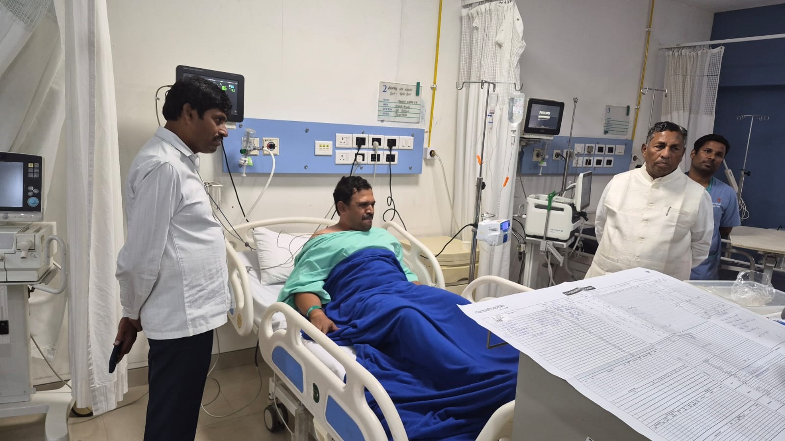 ರಾಮನವಮಿ ಪ್ರಸಾದ ಸೇವಿಸಿ ಅಸ್ವಸ್ಥಗೊಂಡವರ ಆರೋಗ್ಯ ವಿಚಾರಿಸಿದ ಸಚಿವ ಕೆ.ಎಚ್‌. ಮುನಿಯಪ್ಪ 