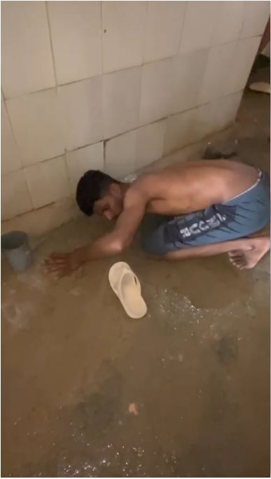 ಮೊಬೈಲ್ ತೆಗೆಯುತ್ತಿರುವ ದೃಶ್ಯ