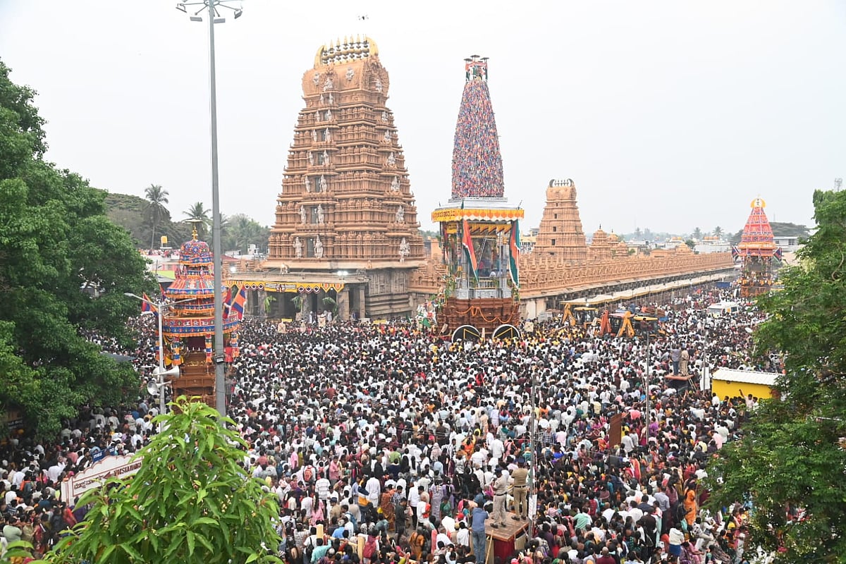 ಚಿತ್ರಗಳಲ್ಲಿ ನೋಡಿ: ನಂಜುಂಡನ ತೇರಿಗೆ ಭಕ್ತ ಸಾಗರ