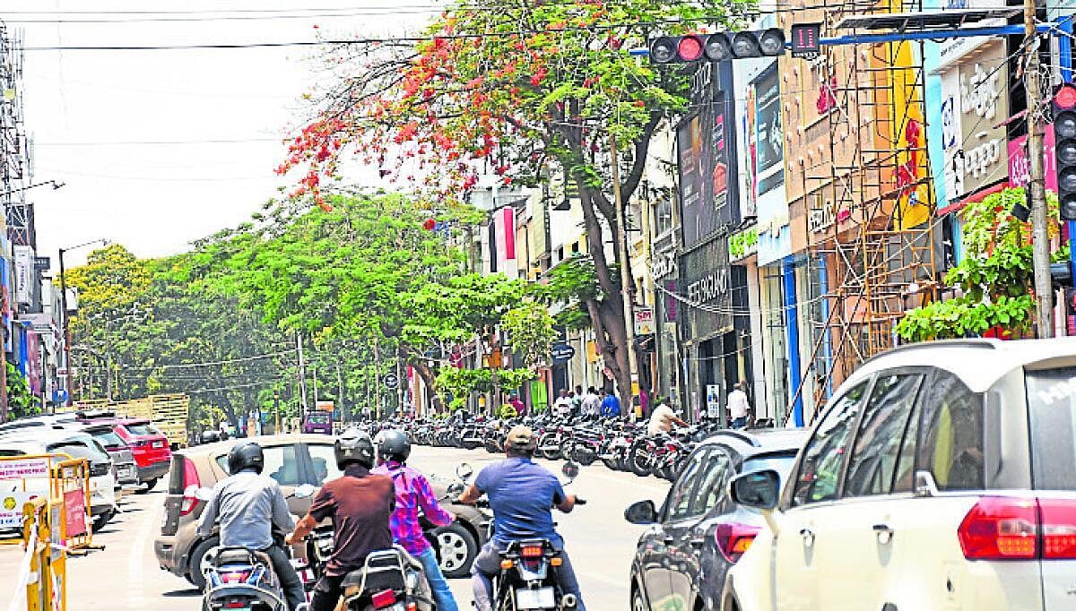 ಮೈಸೂರು | ಸಿಗ್ನಲ್ ದೀಪ ಅನುಕೂಲವೋ.. ತೊಂದರೆಯೋ...: ಪೊಲೀಸರ ಸಮರ್ಥನೆ–ಜನರ ವಿರೋಧ