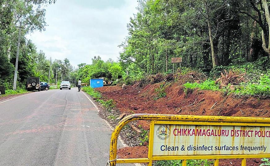 ಎನ್‌ಎಂಡಿಸಿ ಚೆಕ್‌ಪೋಸ್ಟ್‌: ಪಾರ್ಕಿಂಗ್ ತಾಣಕ್ಕೆ ಕೂಡಿ ಬಂದ ಕಾಲ
