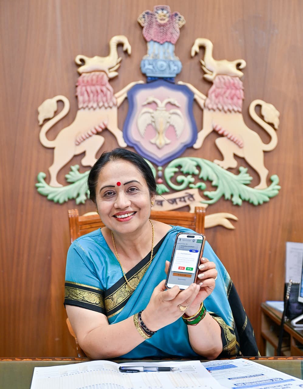 ಸ್ವಯಂ ಗಣತಿ ದಾಖಲಿಸಿದ ಮುಖ್ಯ ಕಾರ್ಯದರ್ಶಿ ಶಾಲಿನಿ ರಜನೀಶ್