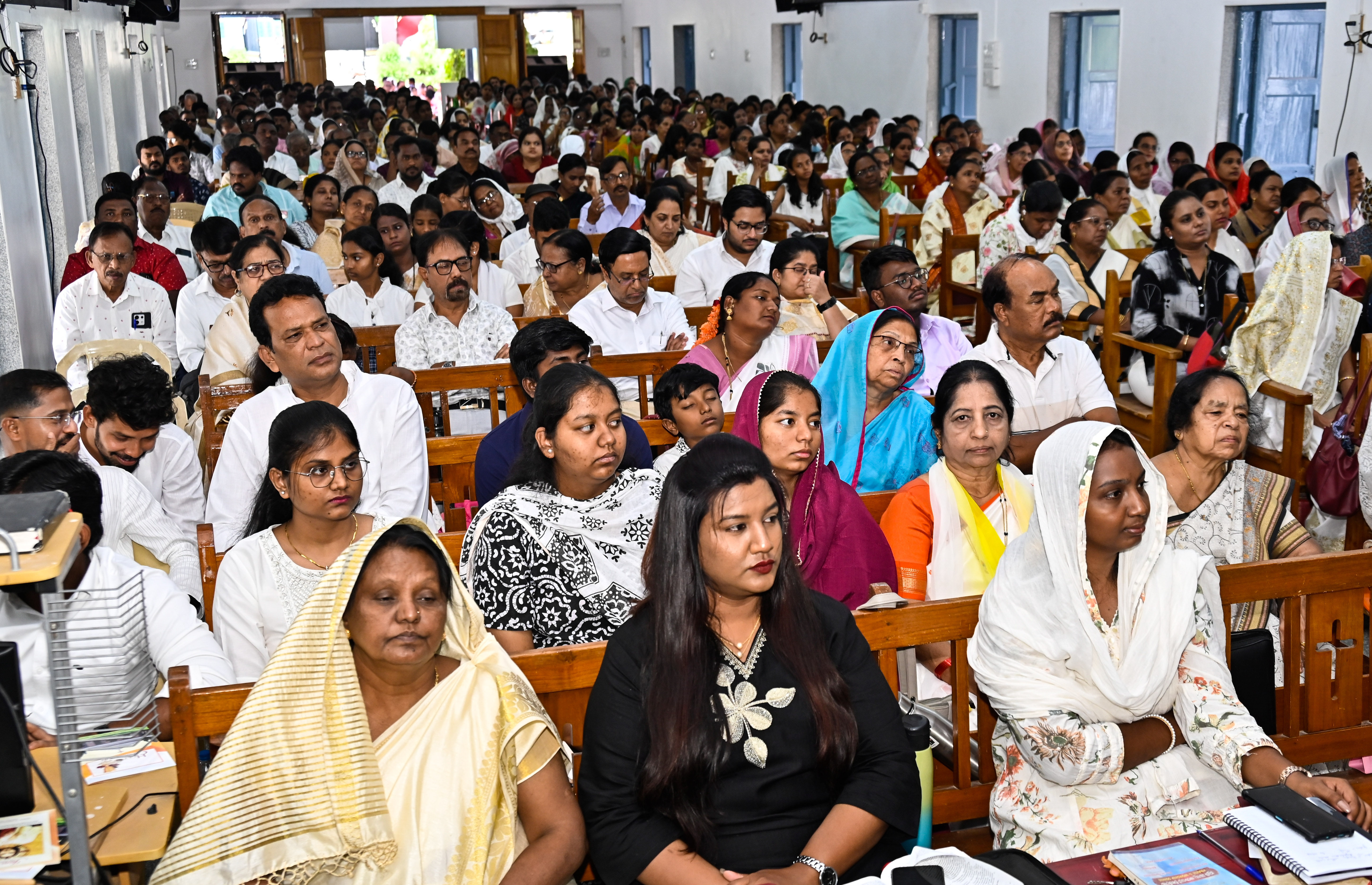 ಕಲಬುರಗಿಯ ಕ್ರೈಸ್ಟ್ ಮೆಥೋಡಿಸ್ಟ್‌ ಸೆಂಟ್ರಲ್‌ ಚರ್ಚ್‌ನಲ್ಲಿ ಕ್ರೈಸ್ತರು ವಿಶೇಷ ಪ್ರಾರ್ಥನೆ ಸಲ್ಲಿಸಿದರು