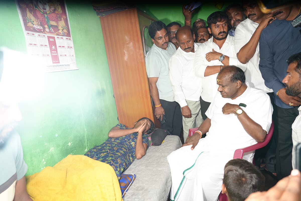 ಅನಾರೋಗ್ಯ ಪೀಡಿತ ಮಹಿಳೆ, ಕುಟುಂಬಕ್ಕೆ ಎಚ್.ಡಿ. ಕುಮಾರಸ್ವಾಮಿ ನೆರವು