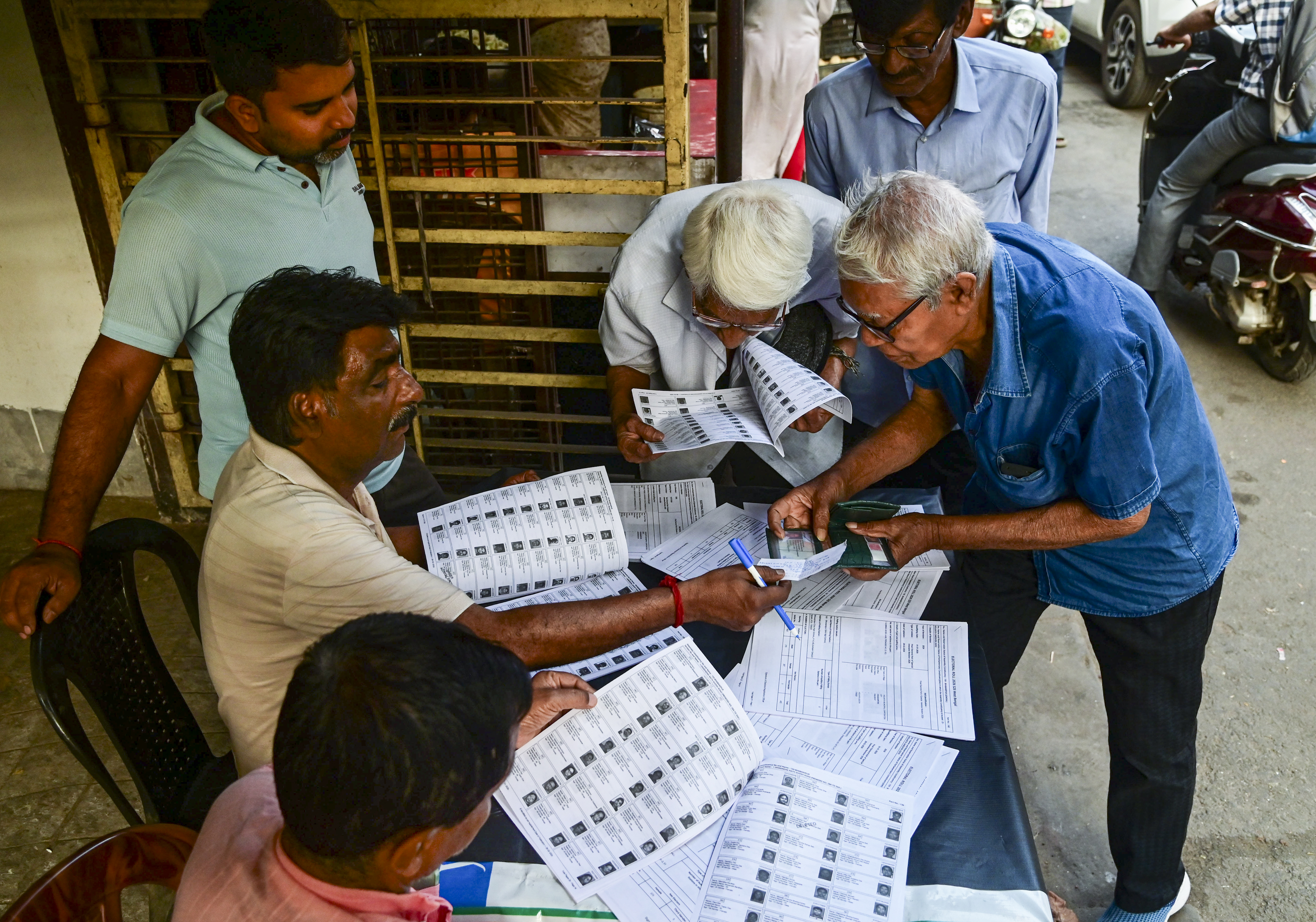 ಆಳ–ಅಗಲ | ಮತ ಸಮರ: ಎಸ್‌ಐಆರ್‌ಗೆ ನಲುಗಿದ ಪಶ್ಚಿಮ ಬಂಗಾಳ