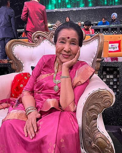  ಗ್ರ್ಯಾಮಿ ಪ್ರಶಸ್ತಿಗೆ ನಾಮನಿರ್ದೇಶನಗೊಂಡ ಮೊದಲ ಭಾರತೀಯ ಗಾಯಕಿ. 1997 ಮತ್ತು 2006ರಲ್ಲಿ ಎರಡು ಬಾರಿ ನಾಮನಿರ್ದೇಶನಗೊಂಡಿದ್ದರು.