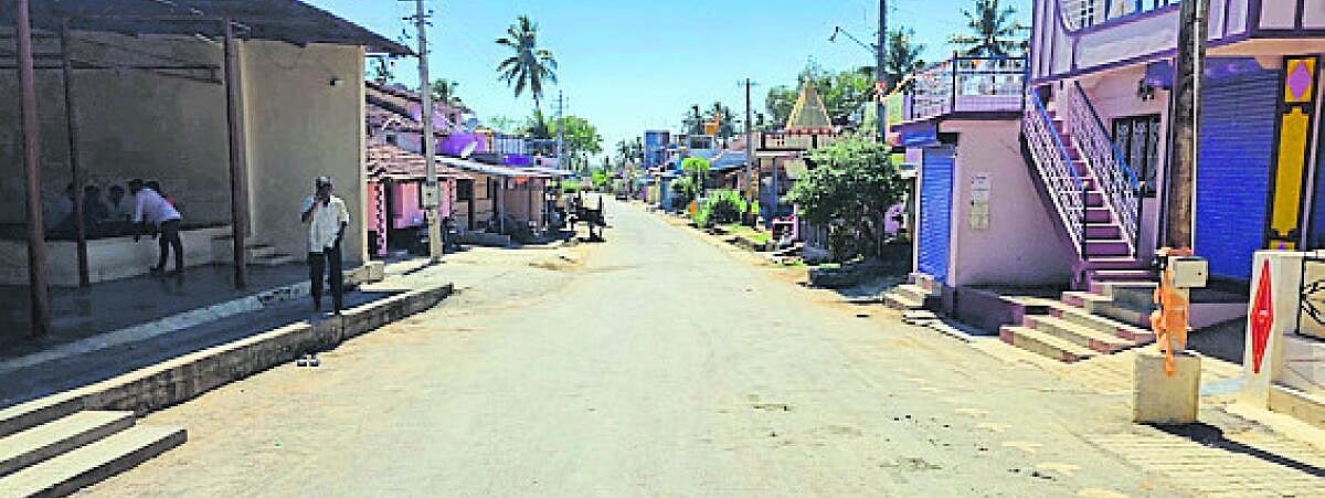 ಮುಂಡಗೋಡ: ಬಿಸಿಲಿಗೆ ಬಸವಳಿದ ಕೂಲಿ ಕಾರ್ಮಿಕ
