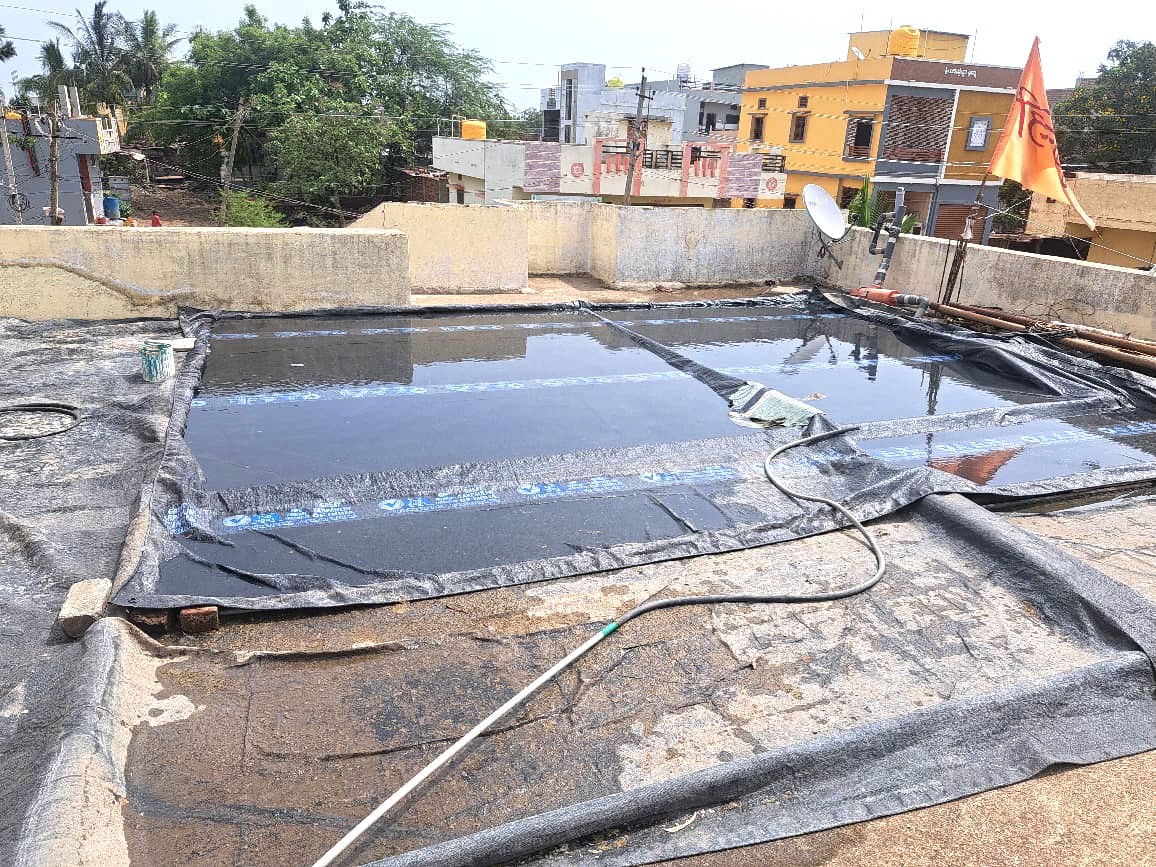 ಬೀದರ್‌ | ಗರಿಷ್ಠ ತಾಪಮಾನ ದಾಖಲು: ಮನೆ ತಂಪಿರಿಸಲು ಮಾಳಿಗೆ ಮೇಲೆ ನೀರು!