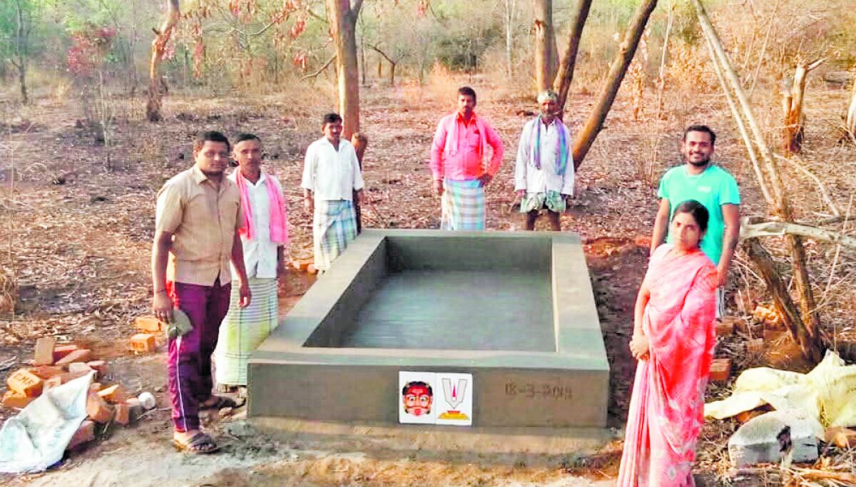 ಹರಕೆ ಇಟ್ಟಿಗೆಯಲ್ಲಿ ನಿರ್ಮಾಣಗೊಂಡ ತೊಟ್ಟಿ