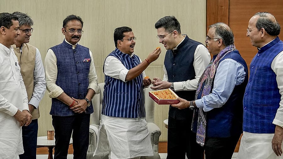 ಎಎಪಿ ಸಂಸದರೀಗ ಅನರ್ಹಗೊಳ್ಳುತ್ತಾರೆಯೇ? ಪಕ್ಷಾಂತರ ನಿಷೇಧ ಕಾಯ್ದೆ ಹೇಳುವುದೇನು? 