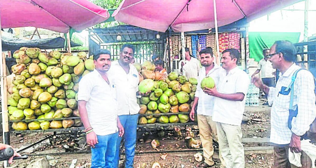 ಜೇವರ್ಗಿ|ಬಿಸಿಲಿಗೆ ಜನ, ಜಾನುವಾರು ಹೈರಾಣ: ಎಳನೀರು, ಕಲ್ಲಂಗಡಿಗೆ ಹೆಚ್ಚಿದ ಬೇಡಿಕೆ